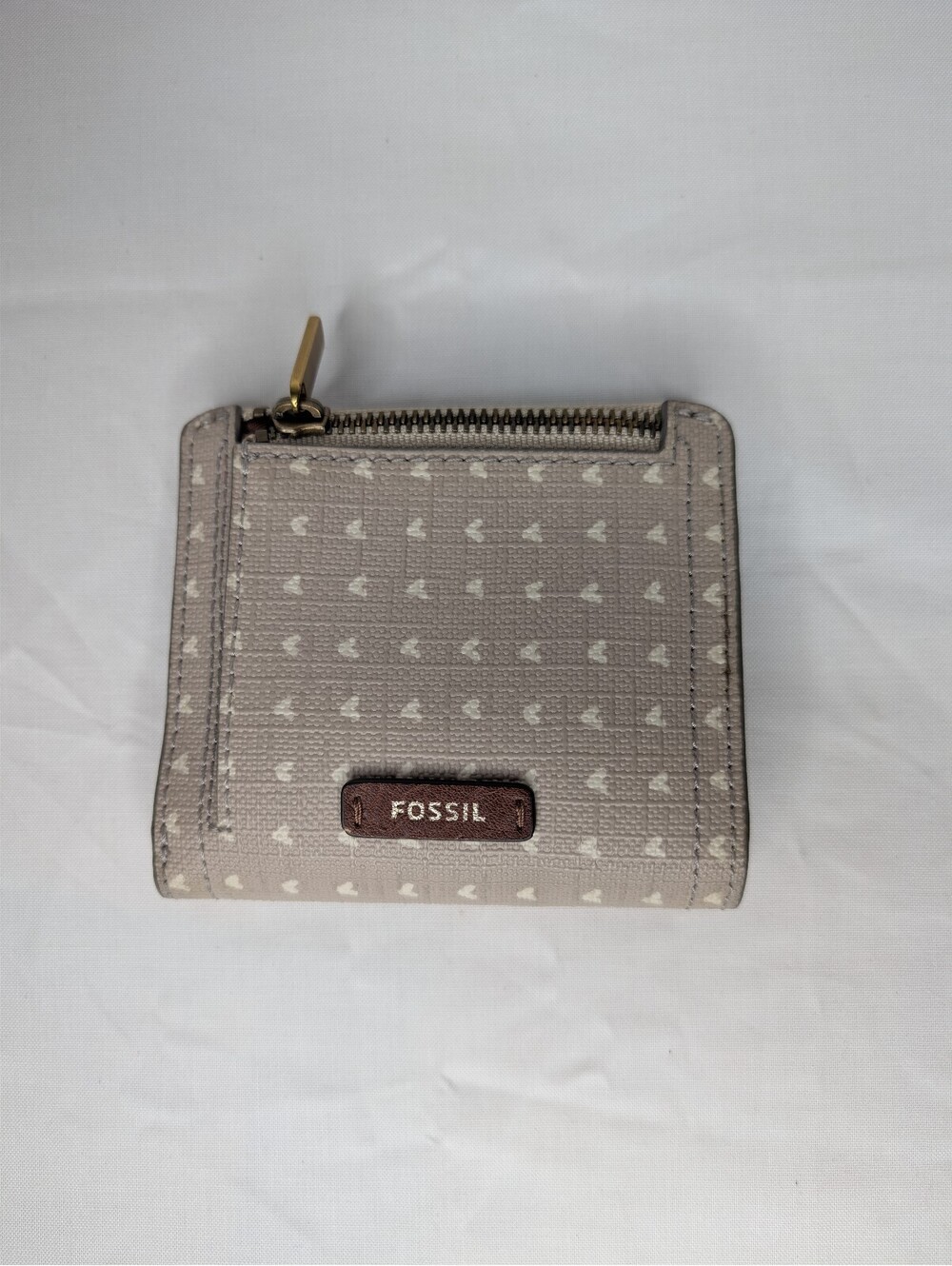 Fossil Women's Cream and Gray Hearts Logan PULeather RFID-Blocking Bifold Wallet